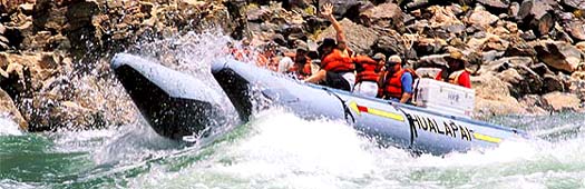   ,     -   -,  ,    . Las Vegas, Navada, USA: Colorado River White water rafting.