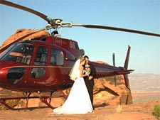 Гранд-Каньон: свадебный тур на вертолете из Лас-Вегаса. Пикник с шампанским и свадебным тортом в Большом Каньоне! Стрип с высоты птичьего полета!